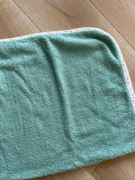 Uterák s kapucňou 76x76cm, 