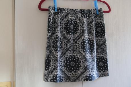 Tmavo modrá sukňa s, s