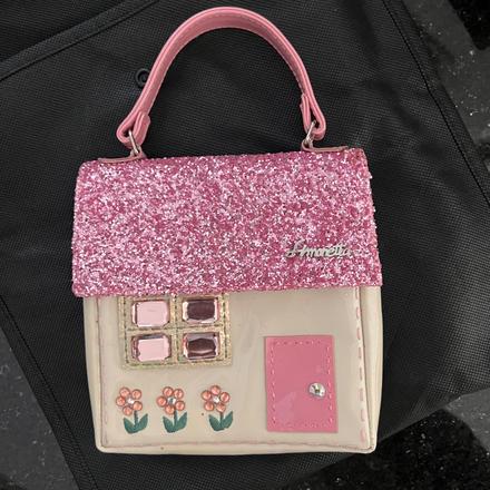 Simonetta kabelka dievčenská, 