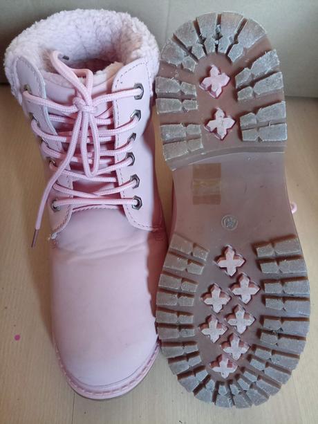 Ružové čižmy, 40