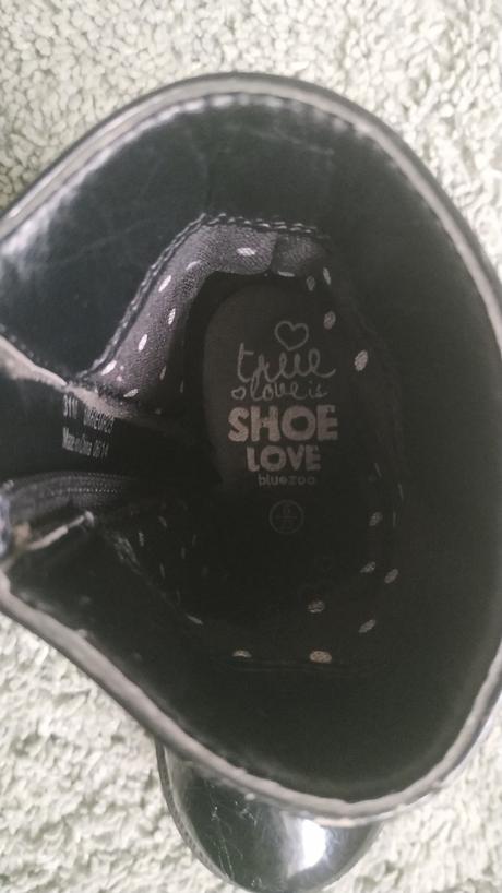 Lakované čižmy, 23