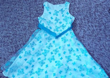 Priehladné modré šaty so vzorom motýľov, bonprix,xxl