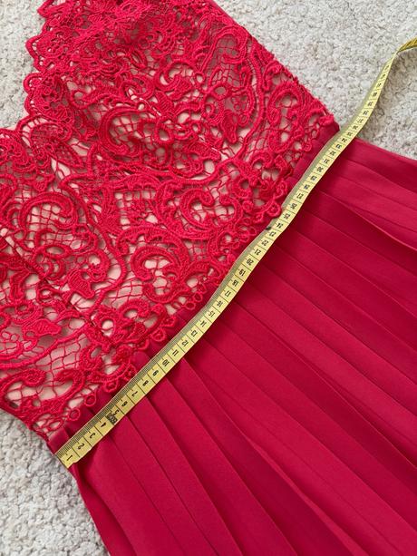 Spoločenské šaty, 36