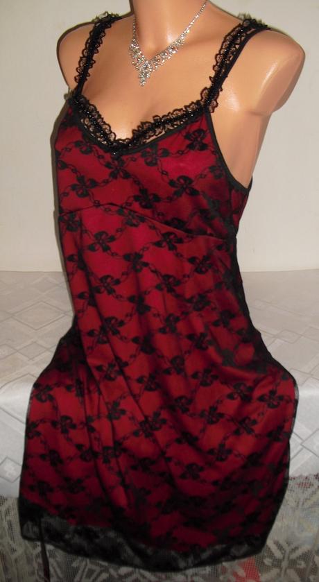 Luxusne goticke saty, l