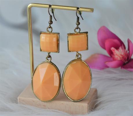 Béžové náušnice, 