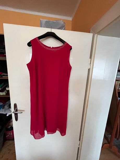 Raz oblečené spoločenské šaty, 44