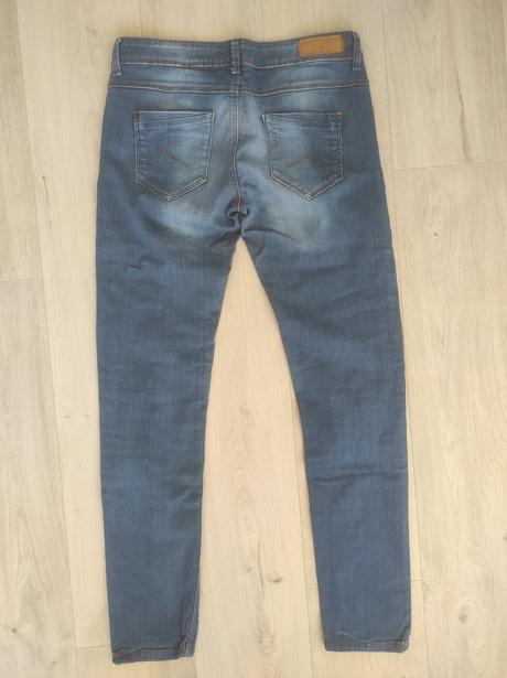 Skinny rifle, clockhouse,38