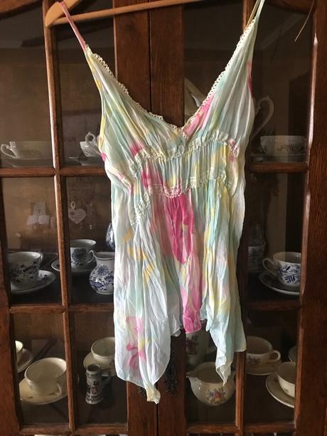 Asymetrické tielko, s