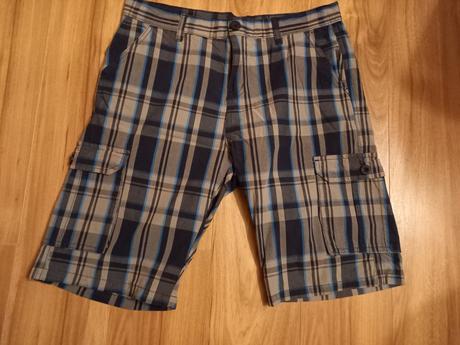 Šortky č.32, 32