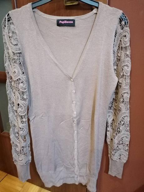 Svetrík s čipkovanými rukávmi, m