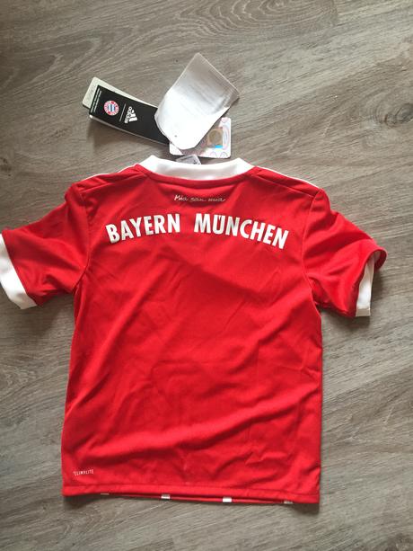 Futbalová lopta a dres, adidas