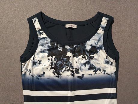 Vypasované šaty, m