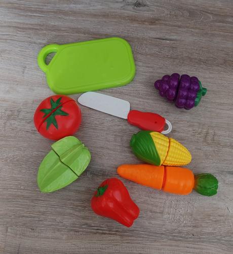 Plastové ovocie a zelenina na krajanie,