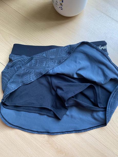 Authority skort sportova sukna s integrovanymi sor, s
