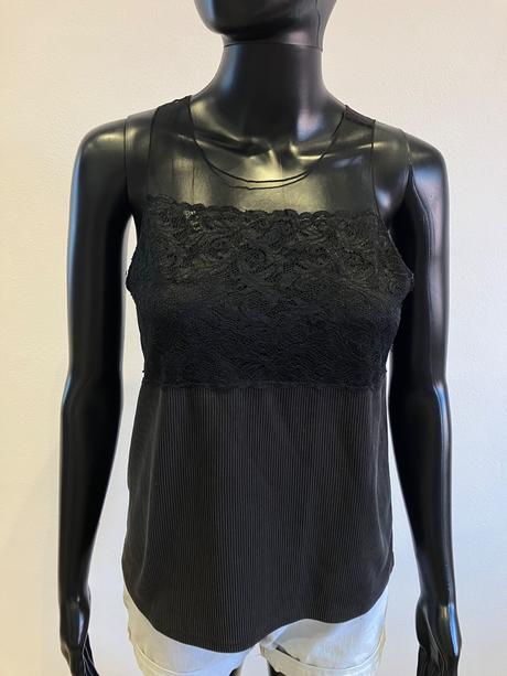 Dámske rebrované tričko s tylom a čipkou, m