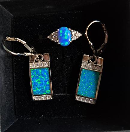 Strieborný set s opálom,