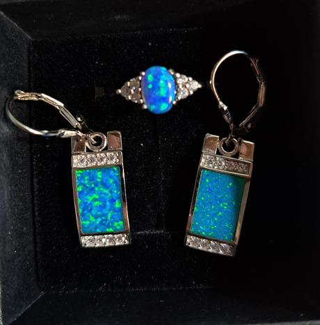 Strieborný set s opálom, 