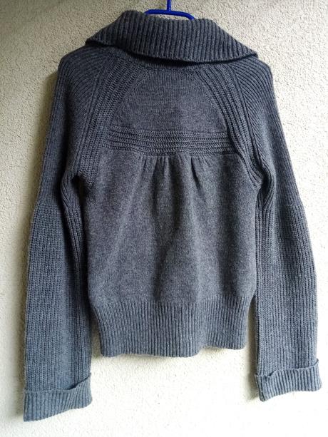 Šedý hrubý sveter s väčšími gombíkami značky h&m, h&m,xs