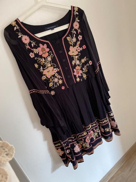 Krásne luxusné šaty, s