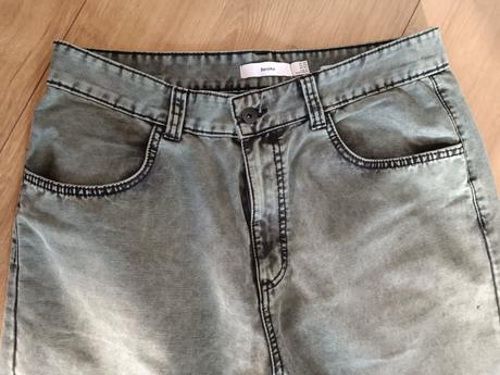 Nohavice v usa34,eur44, bershka,34
