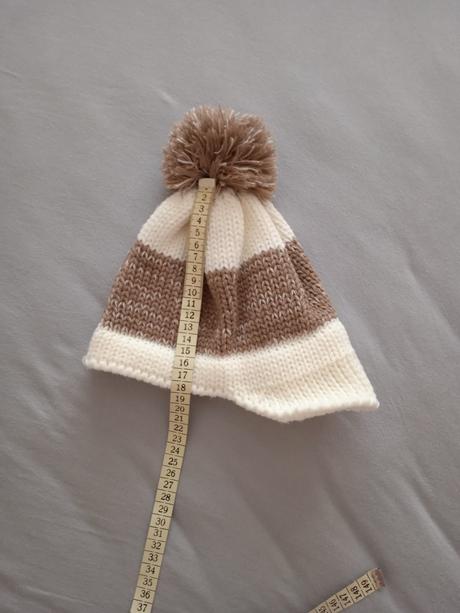 Čiapka zimná so šiltom.,