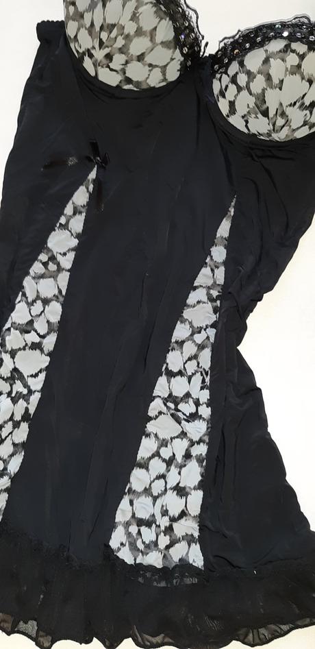 Čierna košielka, s