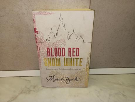 Markus sedgwick - blood red snow white,