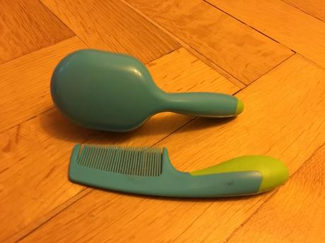 Novorodenecky hreben a kefka,