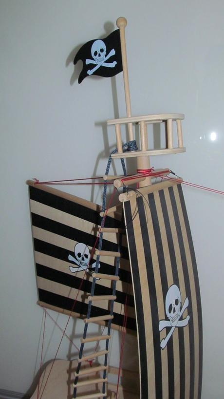 Velka drevena piratska lod,