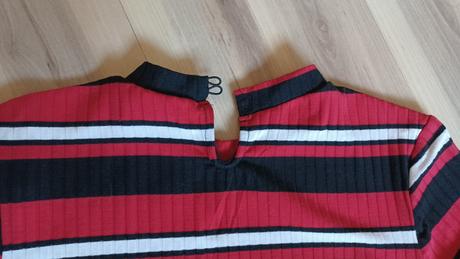 Pásikavé šaty, 152