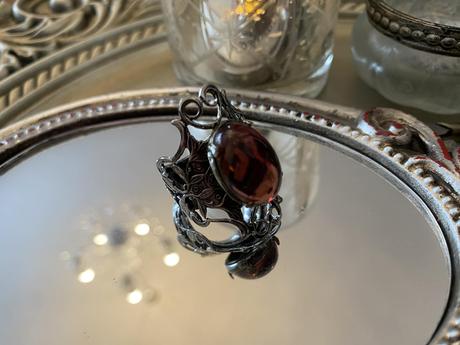 Prsteň s hnedým očkom, 