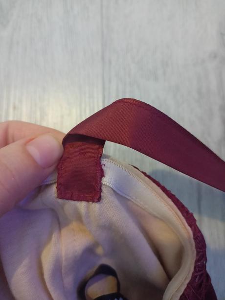 Krásne čipkované šaty, m