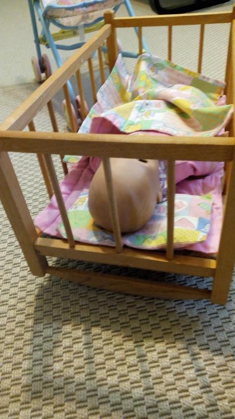 Drevená kolíska+bábika+perinky, 