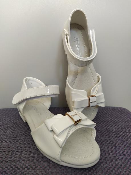 Sandálky, 32