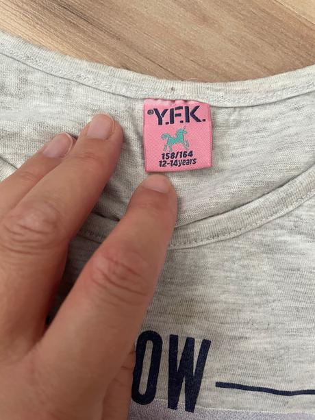 Tricko s flitrami, 158