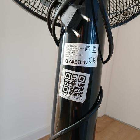 Čierny stojanový ventilátor klarstein,