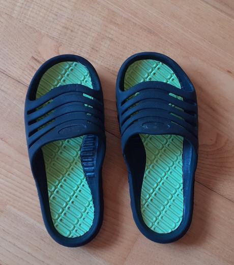 Chlapčenské šlapky, 32