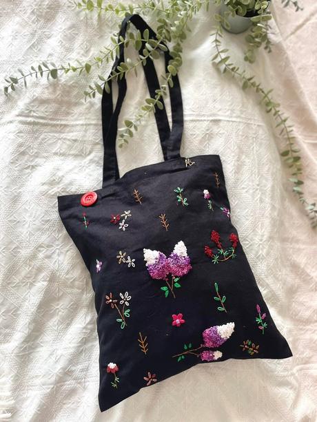 Plátené, ručne vyšívané tašky,