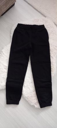 Čierne tepláky, 134