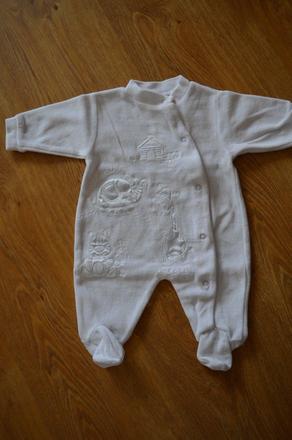 Krásny biely overal nenosený, 56