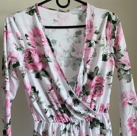 Overal s motivem ruzovych kvetin, m