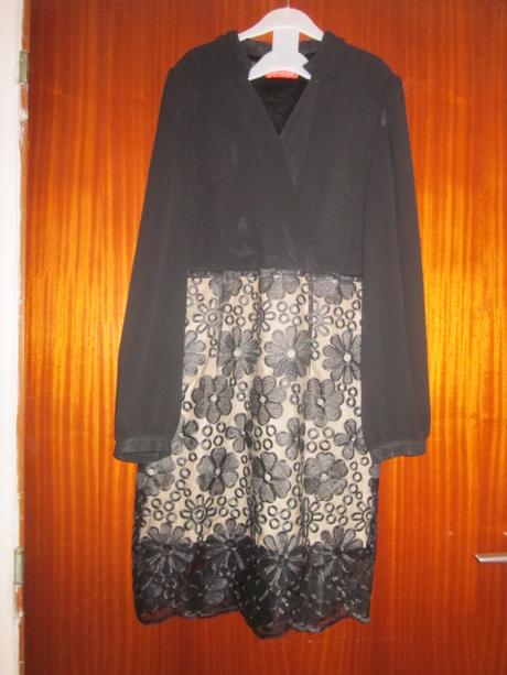 Vyšívané šaty, s