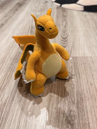 Pokemon charizard, 