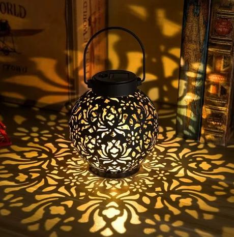 Led solárny lampáš z kovu s kvetinovým vzorom,