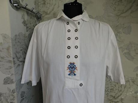 Kvalitna trechten bluzka/kroj, 42