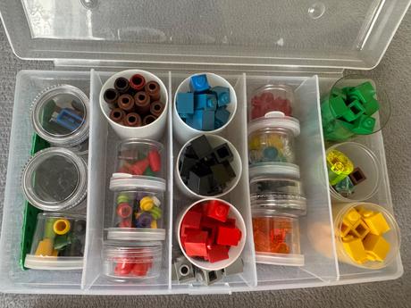 Kniha lego návodov a drobné doplnky, 