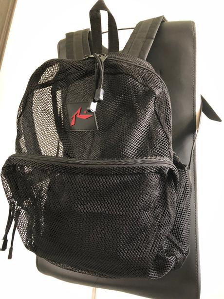 Rusty čierny ruksak batoh priehladný,