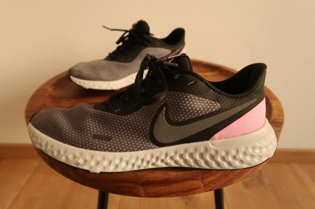 Dámske tenisky nike revolution 5 - č. 40 (25,8 cm), nike,40