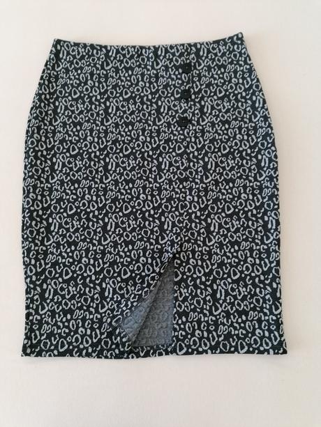 Sukňa s gombičkami, m