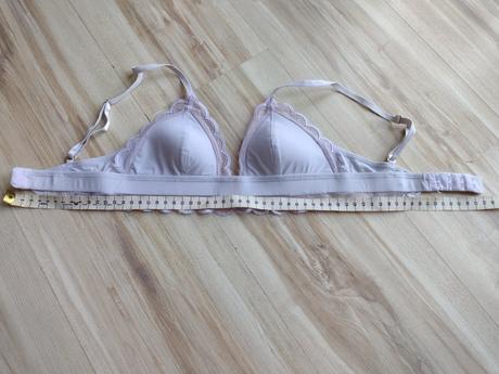 Dievčenská podprsenka, 152